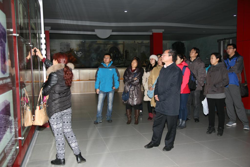 图四听讲铁道游击队历史