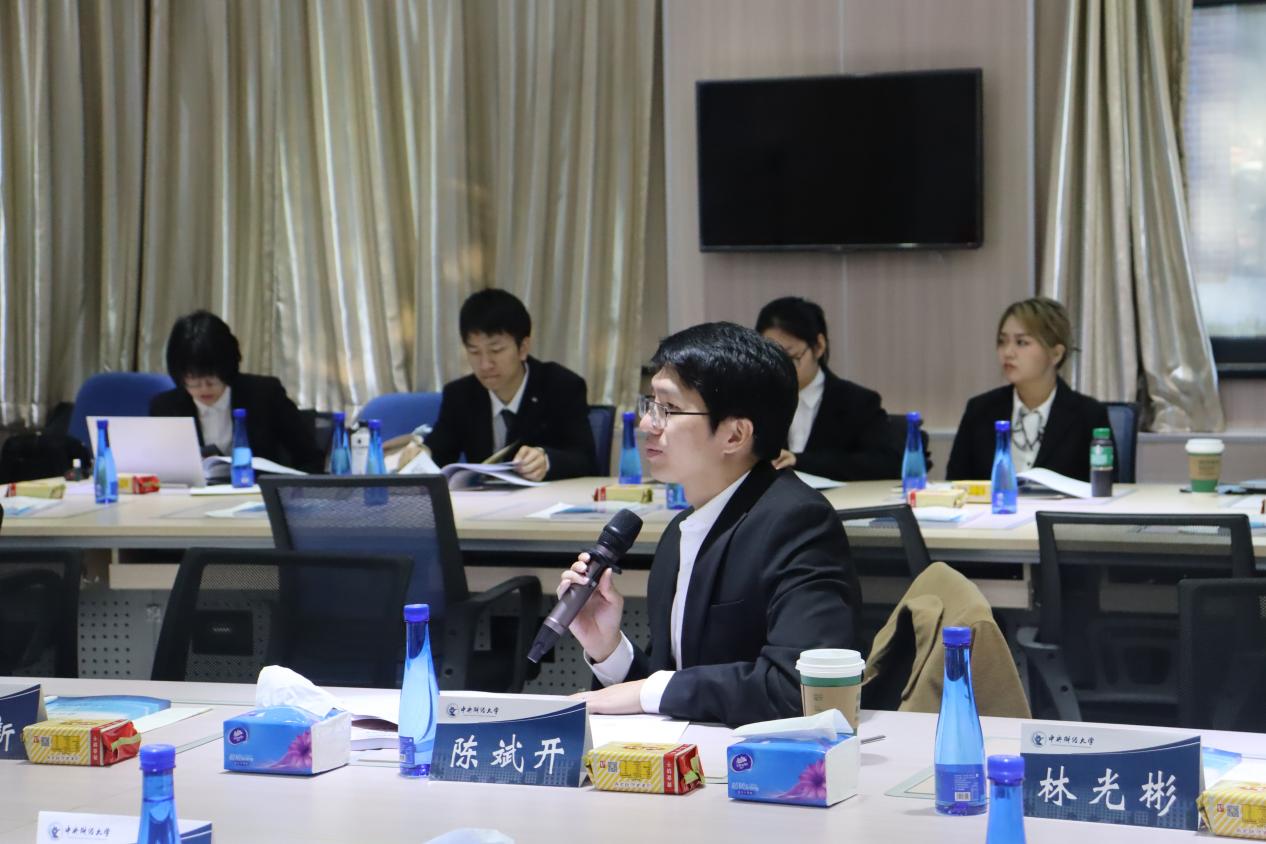 277779193永利官网校长助理陈斌开教授代表中方致开幕辞