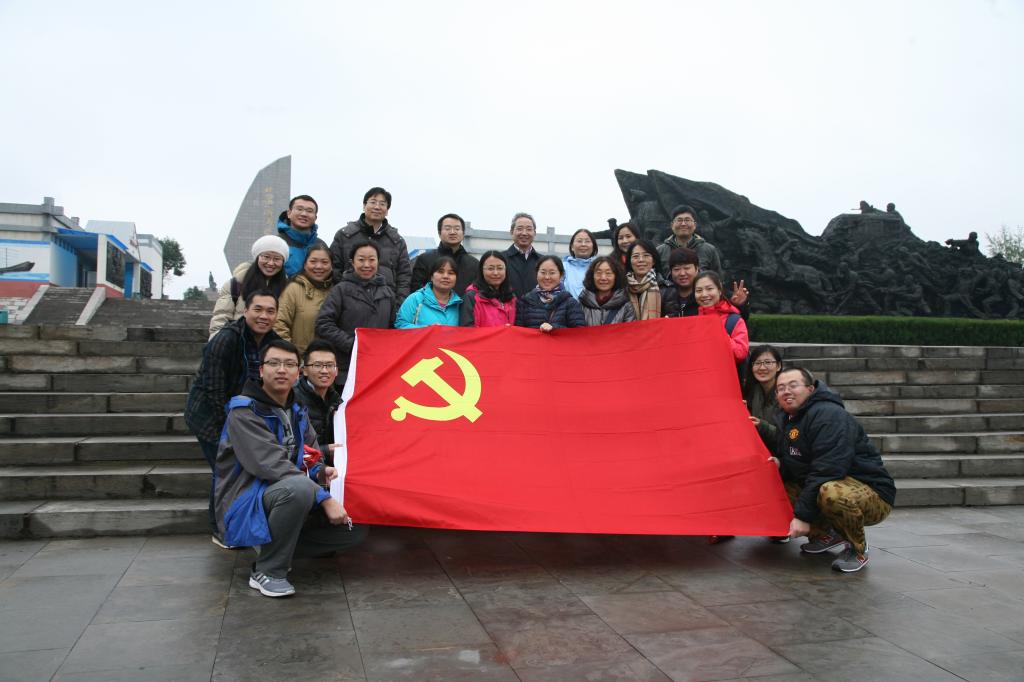 图三微山湖铁道游击队纪念馆合影